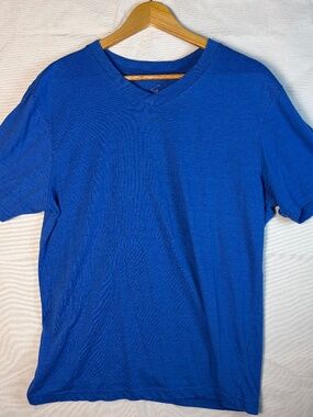 Beverly Hills Polo Club Blue V-Neck T-Shirt Size M